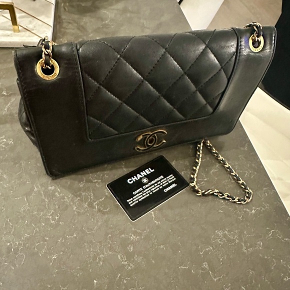 Chanel Black Quilted Leather Shoulder Bag - Picture 2 of 6